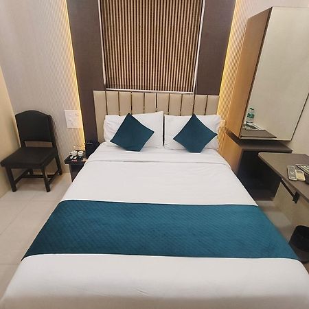 Hotel Triton - Near Us Embassy - Hotel In Sion Mumbai Bagian luar foto