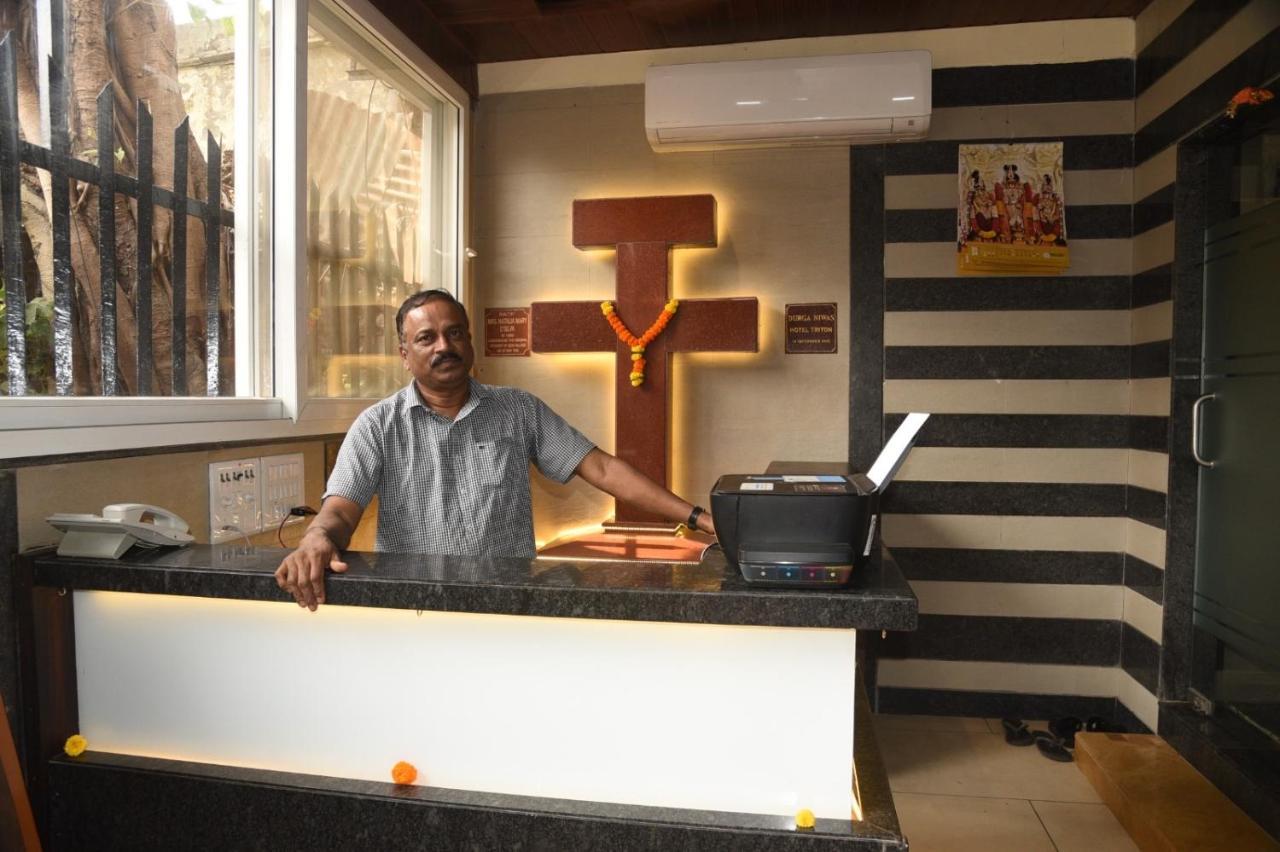 Hotel Triton - Near Us Embassy - Hotel In Sion Mumbai Bagian luar foto