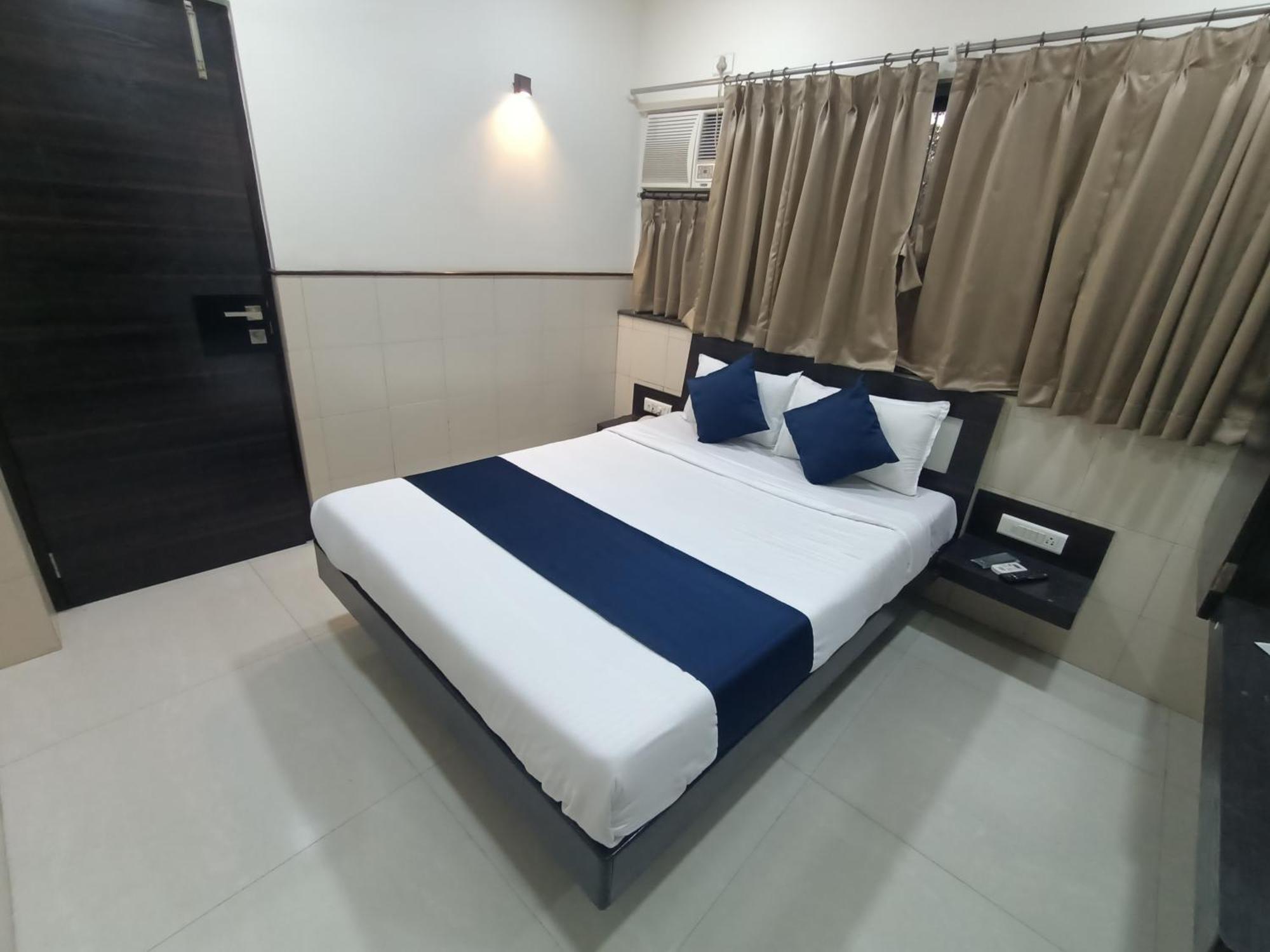 Hotel Triton - Near Us Embassy - Hotel In Sion Mumbai Bagian luar foto