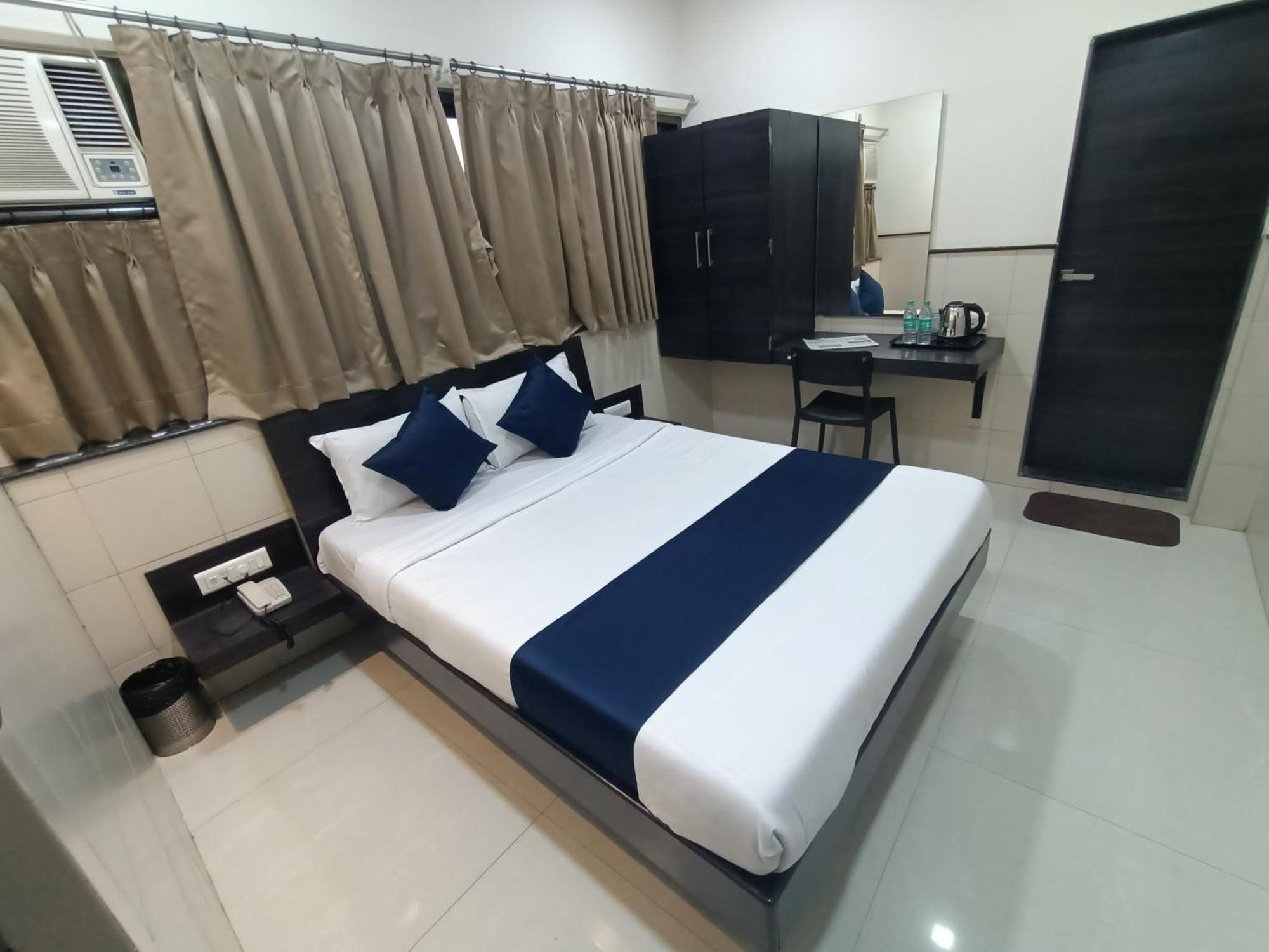 Hotel Triton - Near Us Embassy - Hotel In Sion Mumbai Bagian luar foto