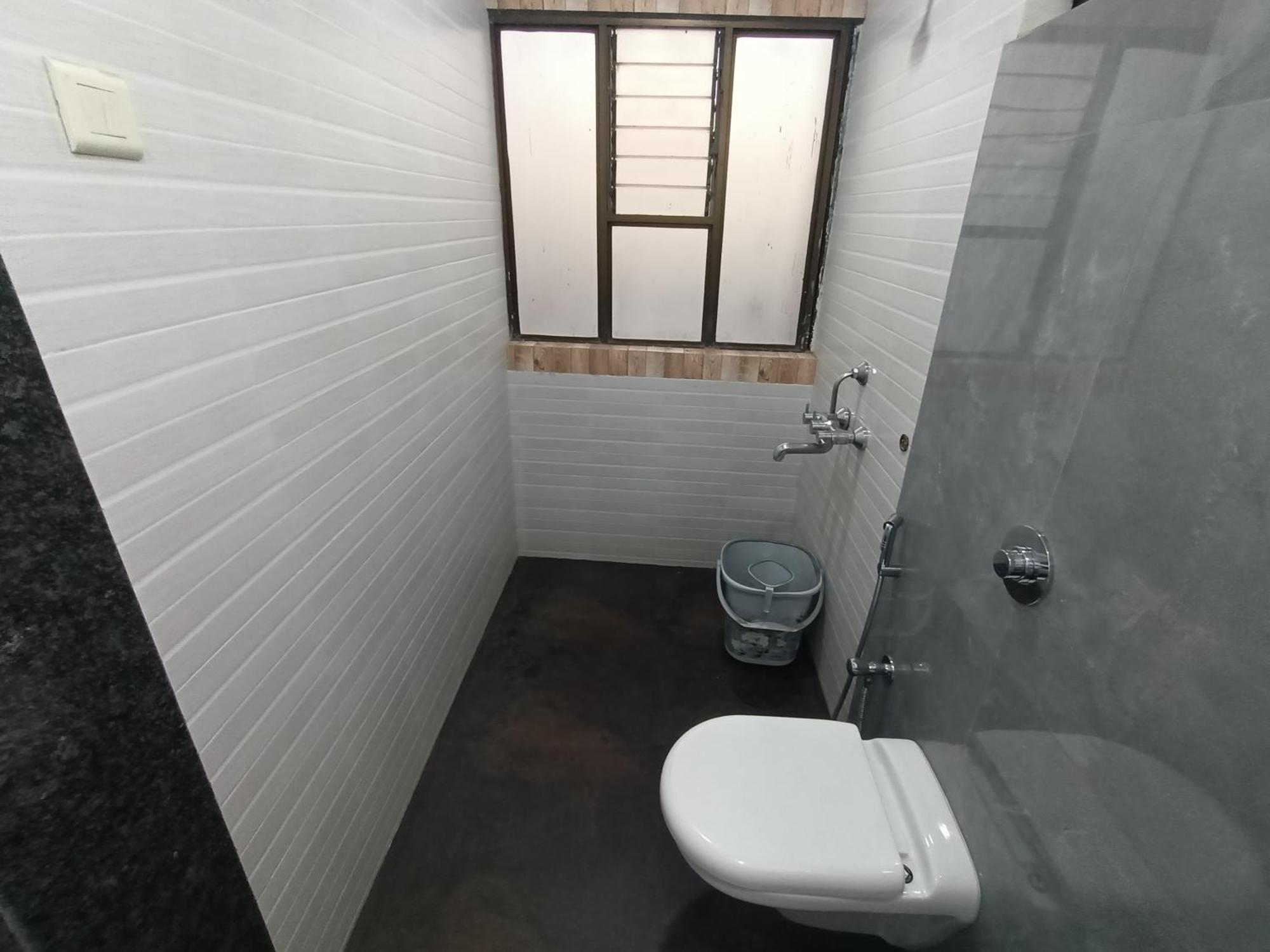 Hotel Triton - Near Us Embassy - Hotel In Sion Mumbai Bagian luar foto