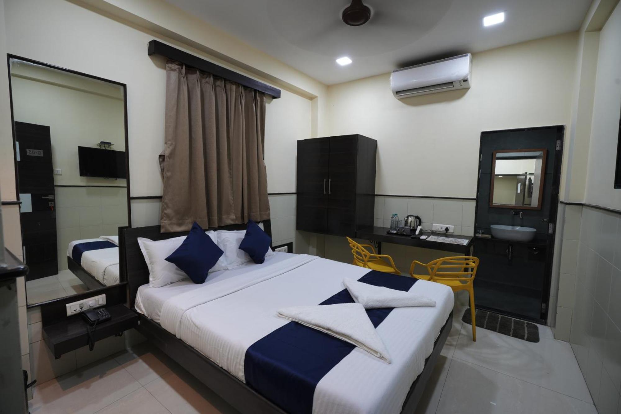 Hotel Triton - Near Us Embassy - Hotel In Sion Mumbai Bagian luar foto